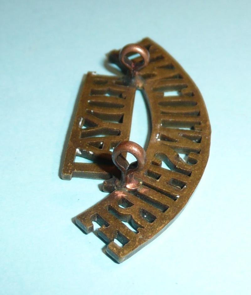 Royal Lincolnshire Regiment Brass Shoulder Title, post 1946 — image 4