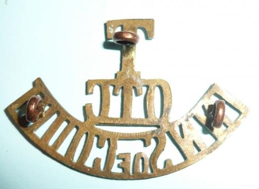 T / OTC / Inns of Court Officer Training Corps One Piece Brass Shoulder Title — image 2