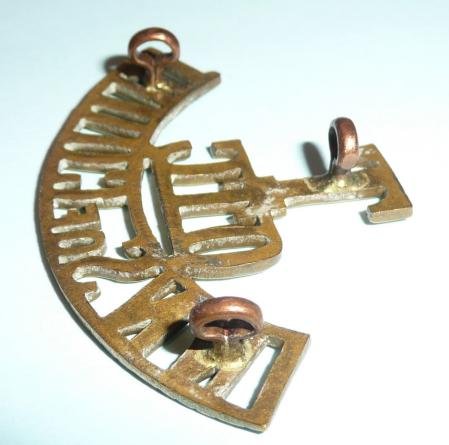 T / OTC / Inns of Court Officer Training Corps One Piece Brass Shoulder Title — image 3