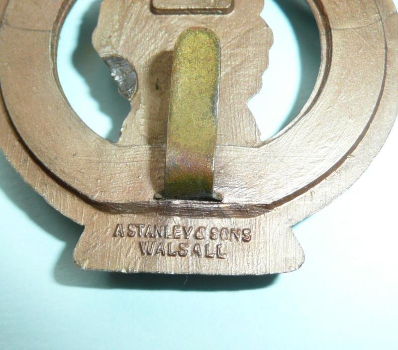 WW2 Royal Armoured Corps (RAC) Plastic Economy Cap Badge — image 3