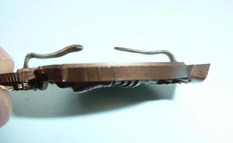 WW2 Royal Armoured Corps (RAC) Plastic Economy Cap Badge — image 5