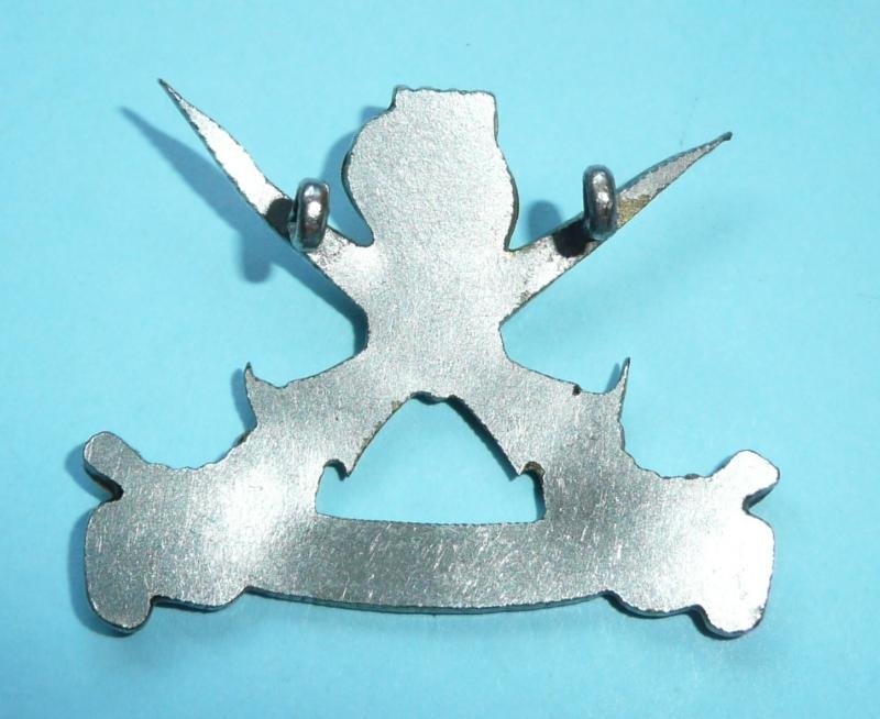 Malaysian Post Federation Reconnaissance Regiment Officer's Cap Badge — image 3