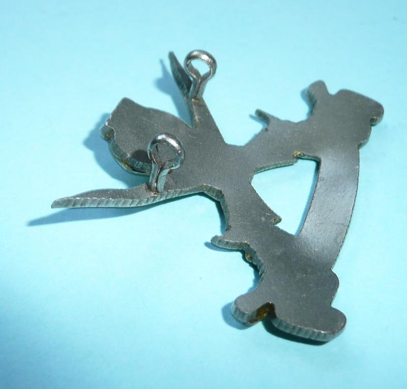 Malaysian Post Federation Reconnaissance Regiment Officer's Cap Badge — image 5