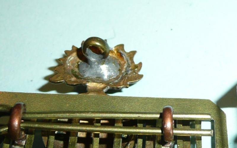 Royal Northumberland Fusiliers (RNF) Matched Facing Pair of Officers Gilt and Silver Plate Shoulder Titles — image 3