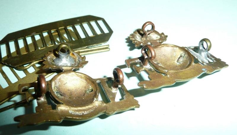 Royal Northumberland Fusiliers (RNF) Matched Facing Pair of Officers Gilt and Silver Plate Shoulder Titles — image 4