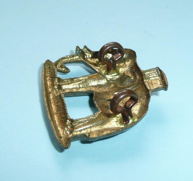 Duke of Wellingtons (West Riding Regiment) Other Ranks Gilding Metal Collar Badge, Right Facing — image 4