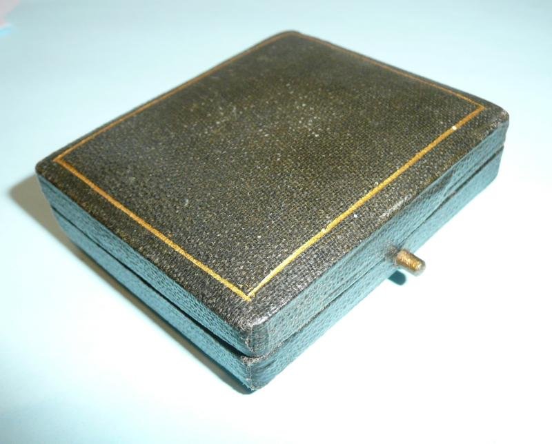 WW1 For Voluntary War Work In India tribute medal by H.M.Mint Calcutta - original box — image 4