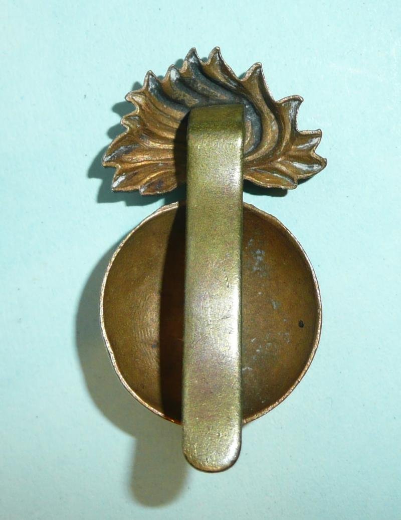 WW2 vintage Royal Northumberland Fusiliers ( RNF ) Other Ranks Bi-metal Cap Badge — image 2