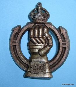 WW2 Royal Armoured Corps (RAC) Bakelite Plastic Economy Cap Badge …