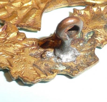 Canadian Militia  - 44th Lincoln and Welland Regiment Gilt Metal Cap Badge — image 3