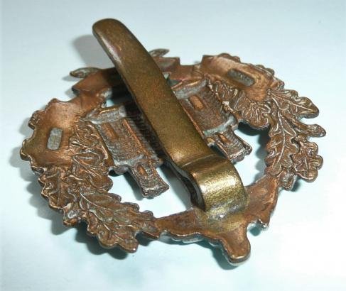 The 8th (Cylist) Battalion The Essex Regiment Bi-Metal Cap Badge — image 3