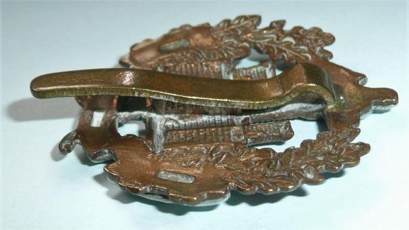 The 8th (Cylist) Battalion The Essex Regiment Bi-Metal Cap Badge — image 4