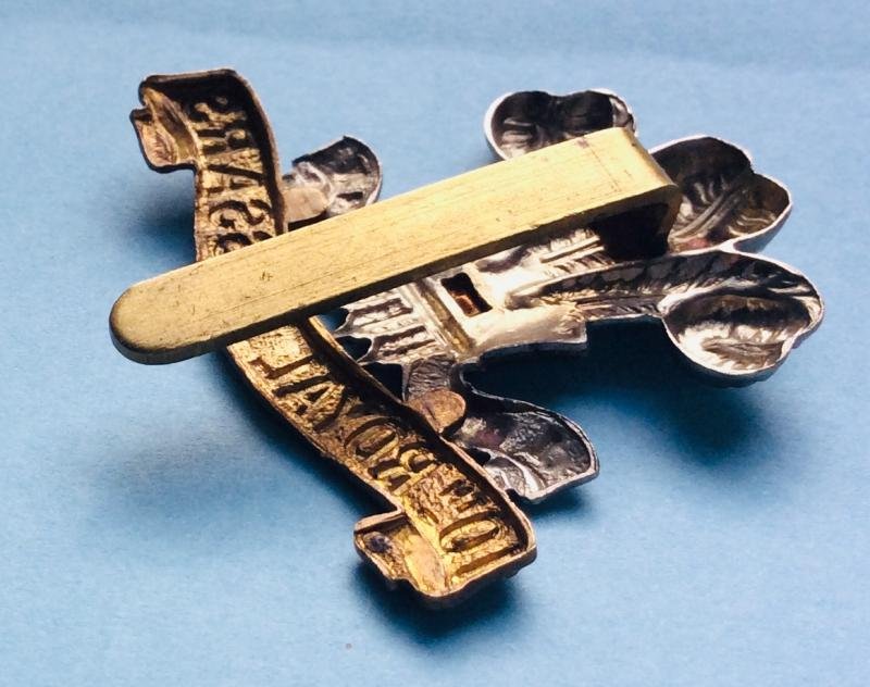 WW1 10th Royal Hussars Bi-Metal Cap Badge — image 3