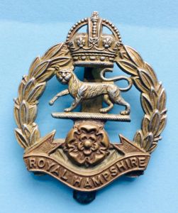 Royal Hampshire Regiment Other Ranks bi-Metal Cap Badge, Kings Crown