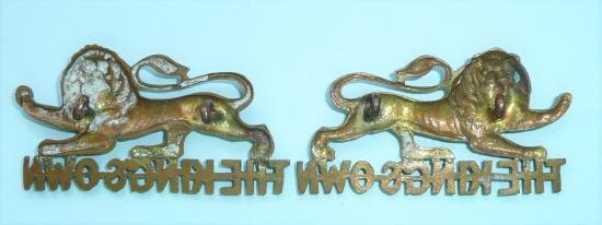The Kings Own Loyal Regiment (Lancaster) Warrant Officers Matching Pair of Gilt Brass Collar Badges — image 2