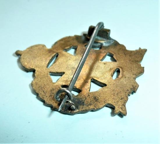 Inns of Court OTC Regiment Gilt Brass and Enamel Sweetheart Brooch Pin Badge — image 3