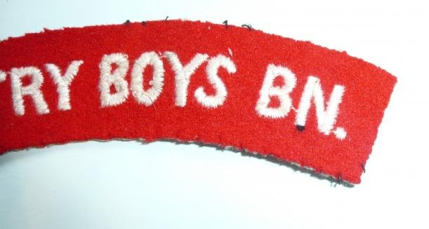 Infantry Boys Battalion Embroidered White on Red Felt Cloth Battledress Shoulder Title — image 2