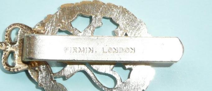 Womens Royal Army Corps (WRAC) aa Bi-coloured cap badge - Firmin — image 3