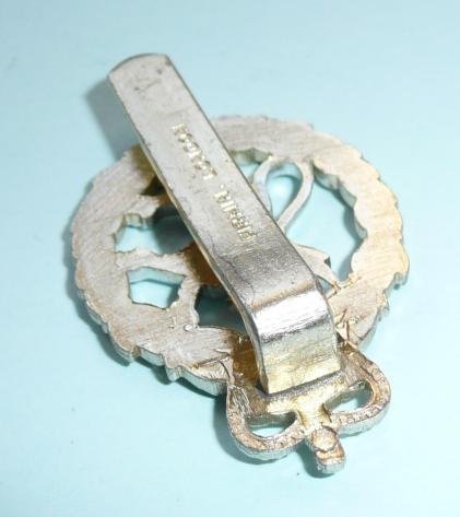 Womens Royal Army Corps (WRAC) aa Bi-coloured cap badge - Firmin — image 4