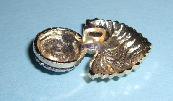 Fusilier Brigade / Royal Regiment of Fusiliers ( RRF ) Pattern Facing Anodised Aluminium AA Collar Badge, right facing — image 3