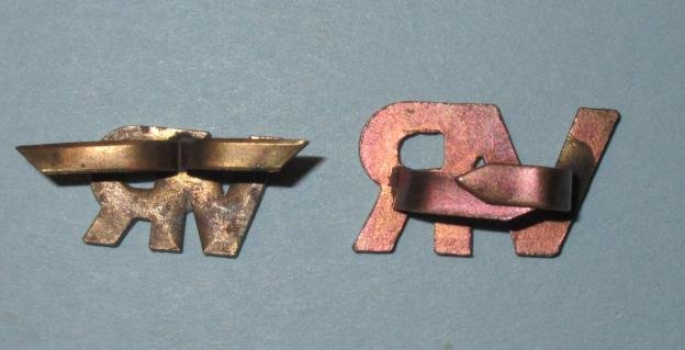 WW2 Royal Air Force ( RAF ) Volunteer Reserve ( RAFVR ) Brass Titles - 2 different sizes — image 3