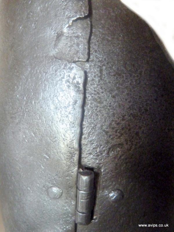 15TH CENTURY STYLE LOWER CANNON -  FLUTED WITH A HINGE AND PIN CLOSING MECHANISM — image 4