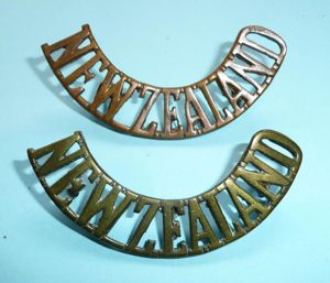 WW1 New Zealand Pair of Curved Brass Shoulder Titles - …