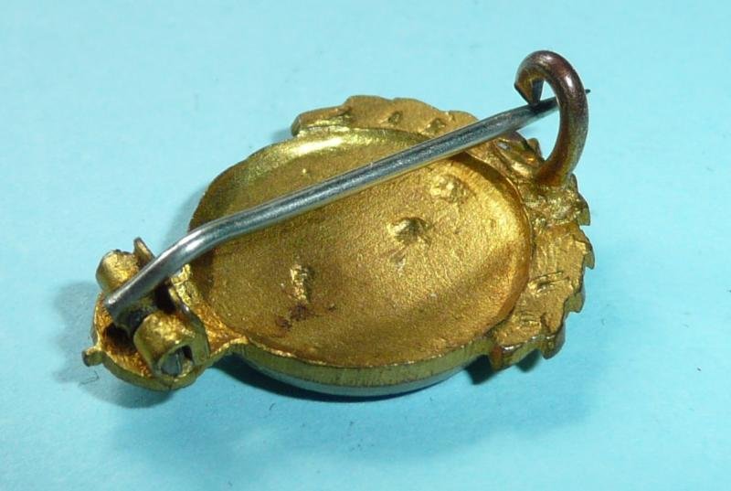 WW1 -18th (Queen Marys Own) Hussars Gilt and Enamel Sweetheart Brooch Pin Badge — image 5