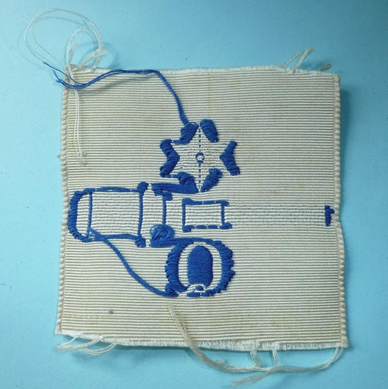 WW2 Royal Navy Quarter Gunners Rating Arm Badge, 3rd Class (Tropical) — image 2