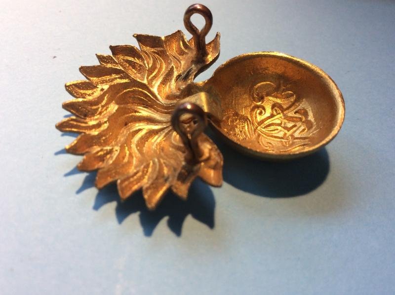 WW2 Grenadier Guards Sergeants & Musicians Cap Badge - George VI Cypher — image 3