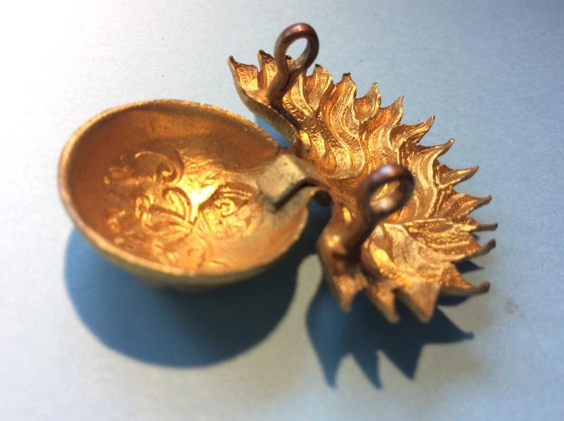 WW2 Grenadier Guards Sergeants & Musicians Cap Badge - George VI Cypher — image 4