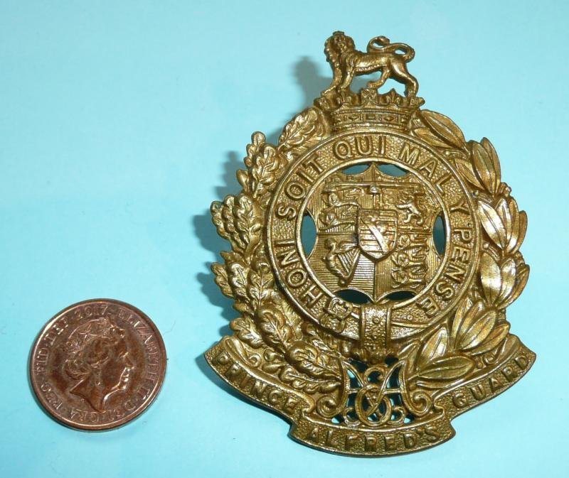 South Africa - Prince Alfred's Guard Brass Gilding Metal Glengarry and Slouch Hat Badge, post 1913 — image 2