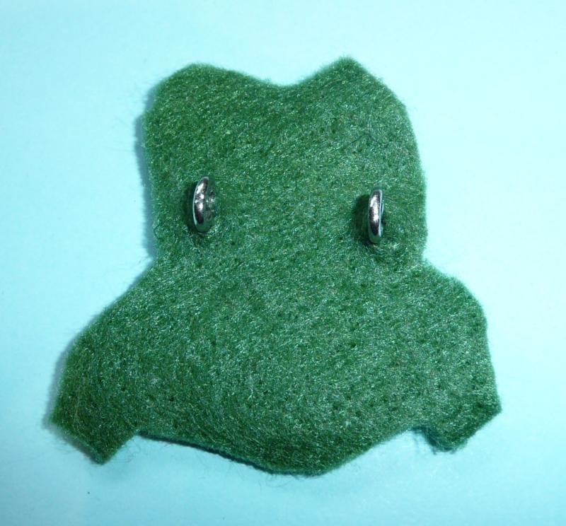 South African Irish Regiment Chromed Headdress Badge on Green Felt Badge Backing — image 2