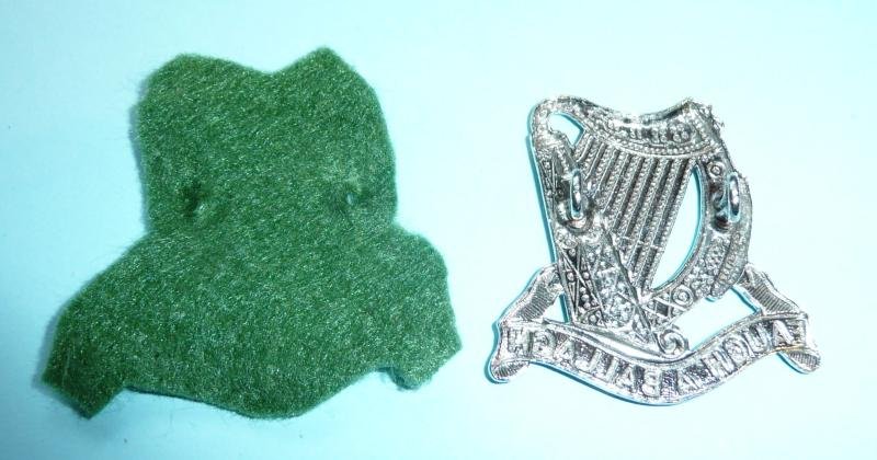 South African Irish Regiment Chromed Headdress Badge on Green Felt Badge Backing — image 3