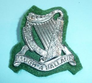 South African Irish Regiment Chromed Headdress Badge on Green Felt …