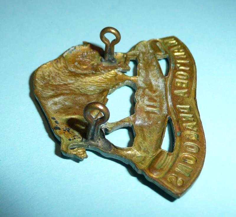 WW2 Canada - 12th Manitoba Dragoons Brass Cap Badge — image 3