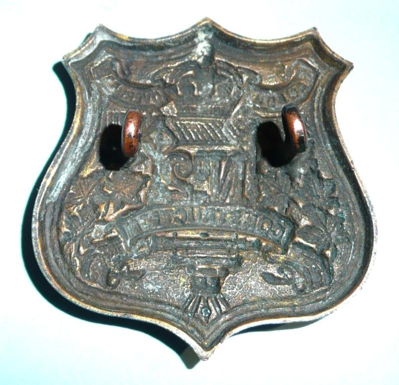 WW1 Canada - Canadian Overseas CEF No 2 Construction Company Brass Cap Badge — image 2