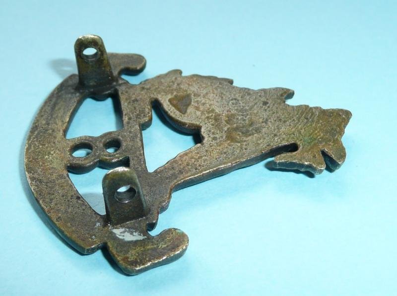 Indian Army and later Pakistan Army - 8th Punjab Regiment Brass Cap Badge — image 4