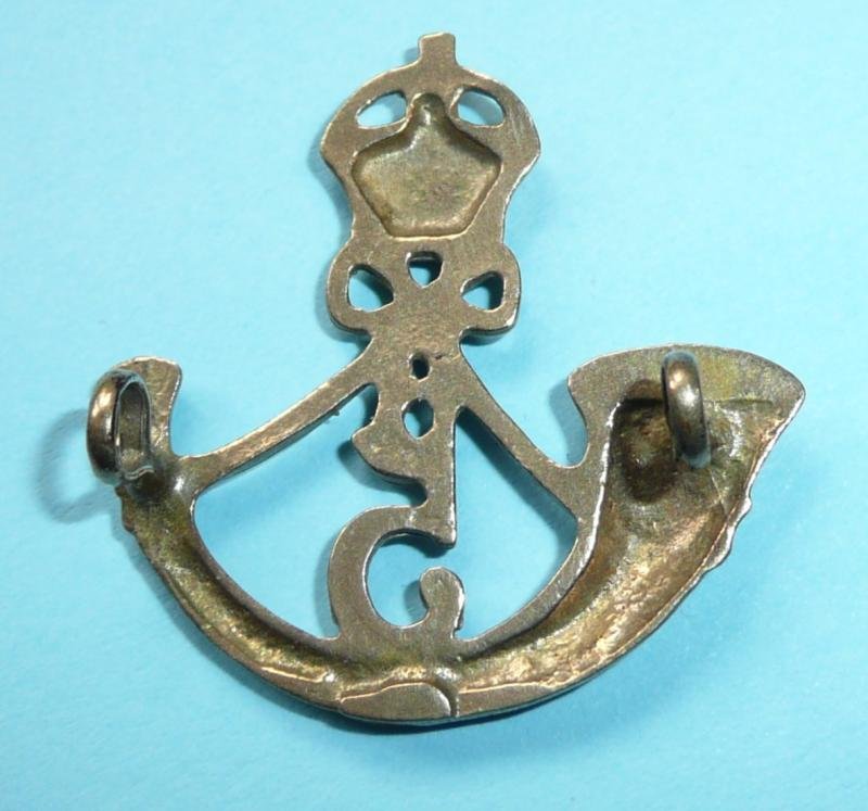 Indian Army - 5th Mahratta Light Infantry Small Cast Gilt Brass Metal Cap Badge — image 2