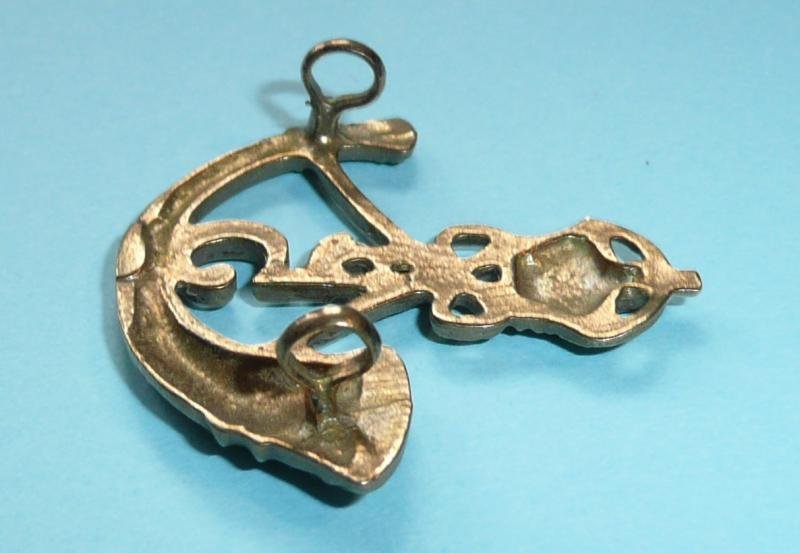 Indian Army - 5th Mahratta Light Infantry Small Cast Gilt Brass Metal Cap Badge — image 3