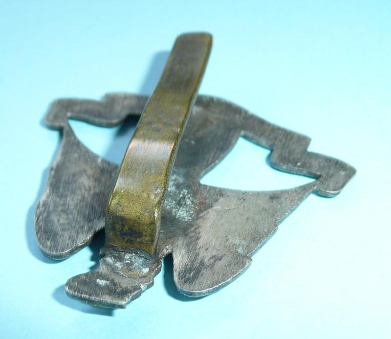 Indian Army - Brigade of Guards White Metal Cap Badge — image 3