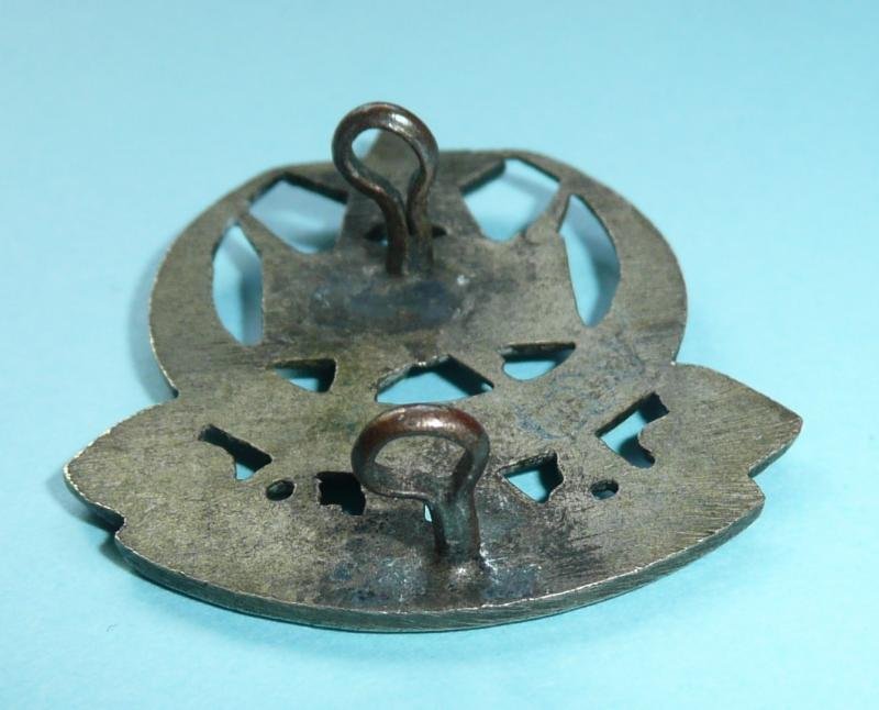 Pakistan Army Education Corps White Metal Cap Badge — image 3