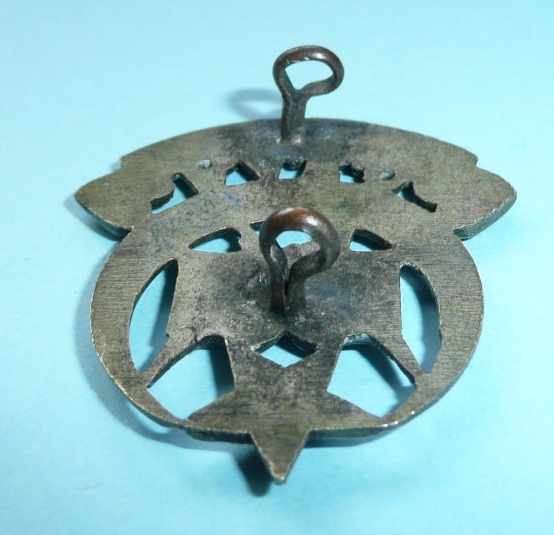 Pakistan Army Education Corps White Metal Cap Badge — image 4