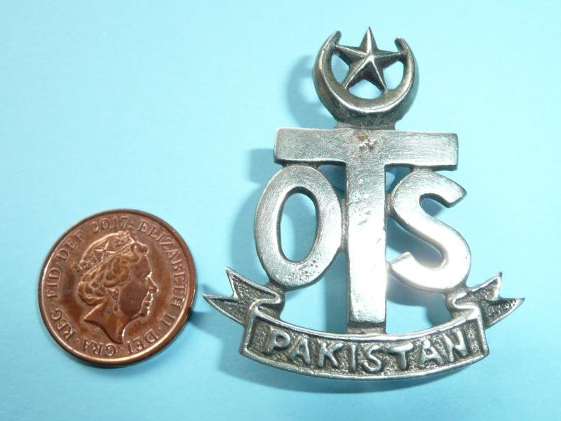 Pakistan Army Officer Training School (OTS) Early Pattern Cap Badge — image 2