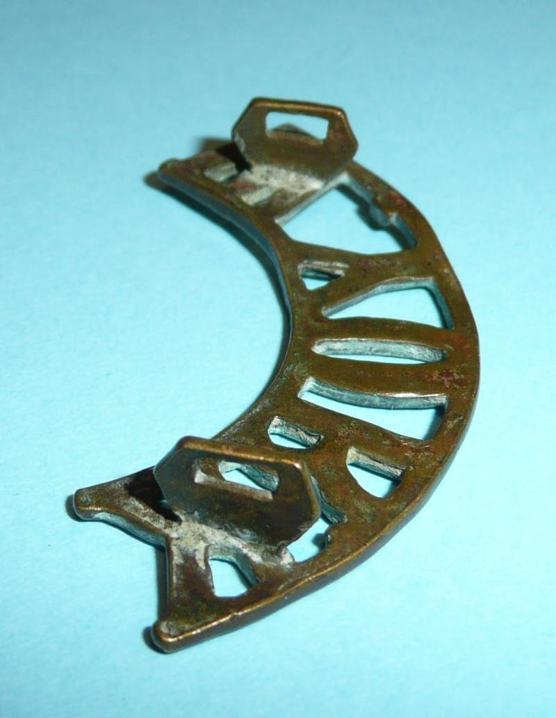 WW1 - W. York - West Yorkshire Regiment First Pattern Brass Shoulder Title — image 4