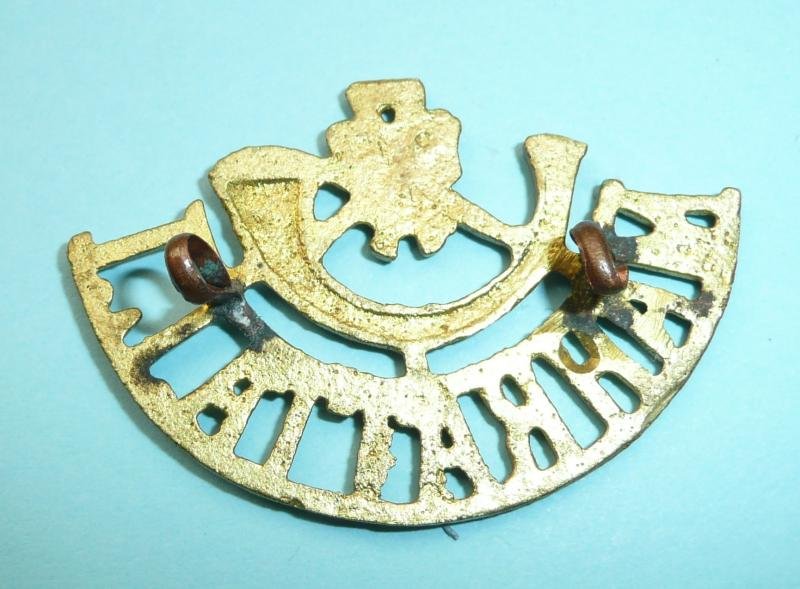 Indian Army - Mahratta Light Infantry Cast Brass Shoulder Title — image 2