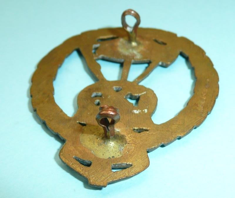 WW2 India - Indian Army Pioneers Cast Brass Cap Badge — image 5