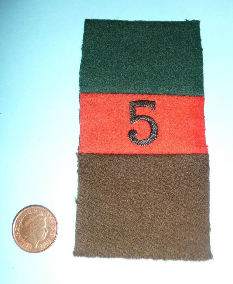 Royal Tank Regiment (RTR) / 5th Armoured Car Corps (ACC) Woven Cloth Pagri Sun Helmet Flash Badge — image 2