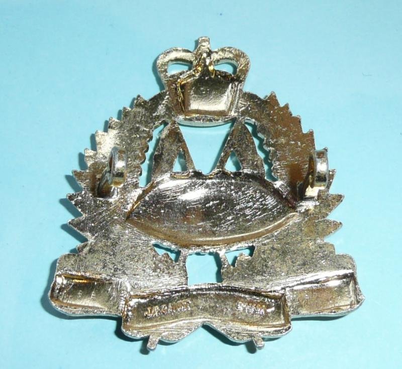 New Zealand - NZ Royal Armoured Corps AA Anodised Aluminium Cap Badge - Gaunt — image 2