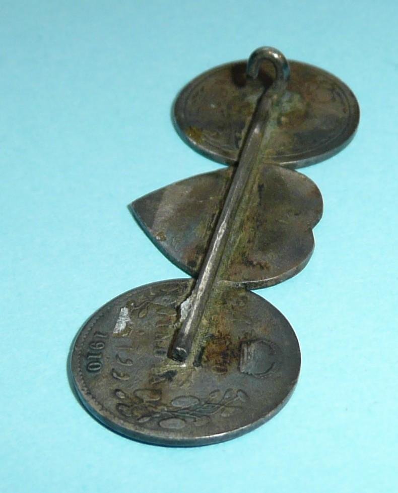 Queens (Royal West Surrey Regiment) Indian Made Sweetheart Brooch - Two Anna coins — image 4